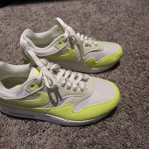 Nike Women's Sneakers White and Neon Yellow